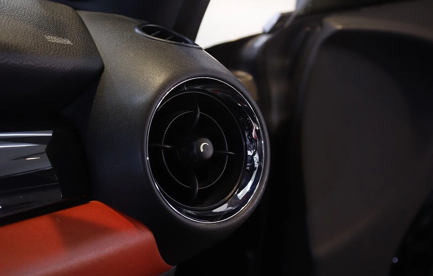 Car air conditioning vent