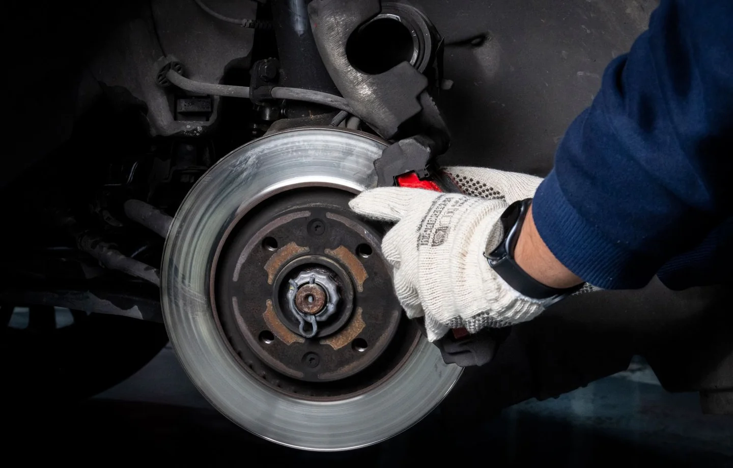 Brake disc maintenance in a workshop