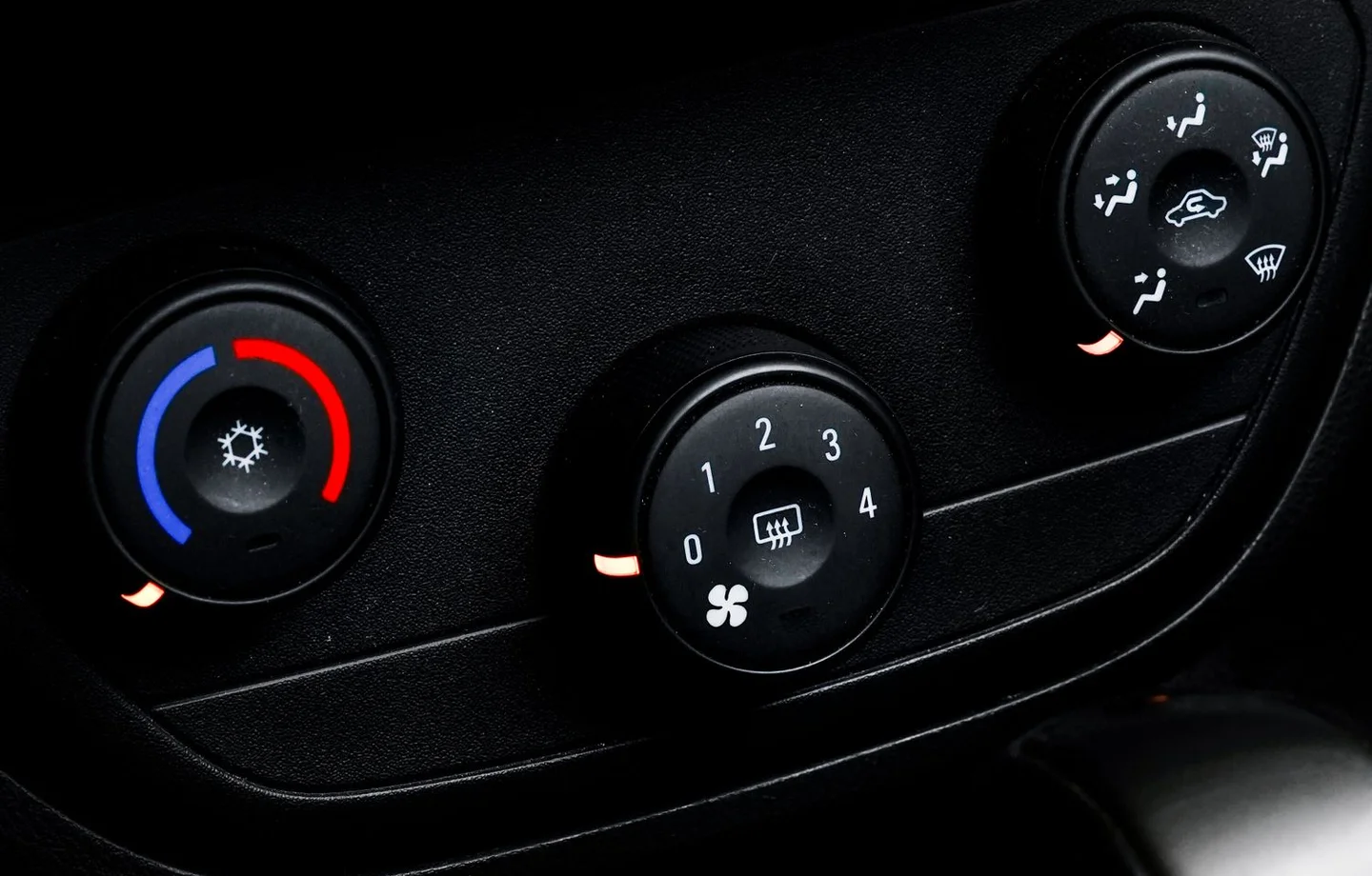 Vehicle air conditioning and ventilation controls