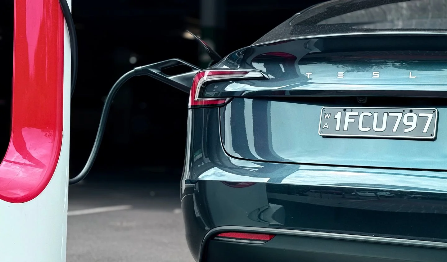 Electric vehicle charge port connection