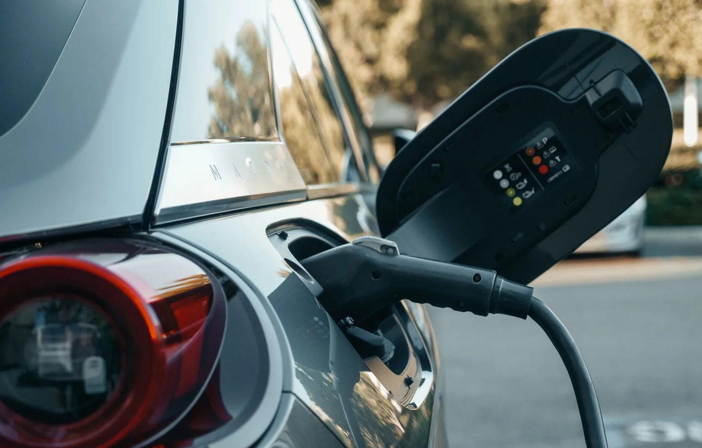Electric vehicle power connection