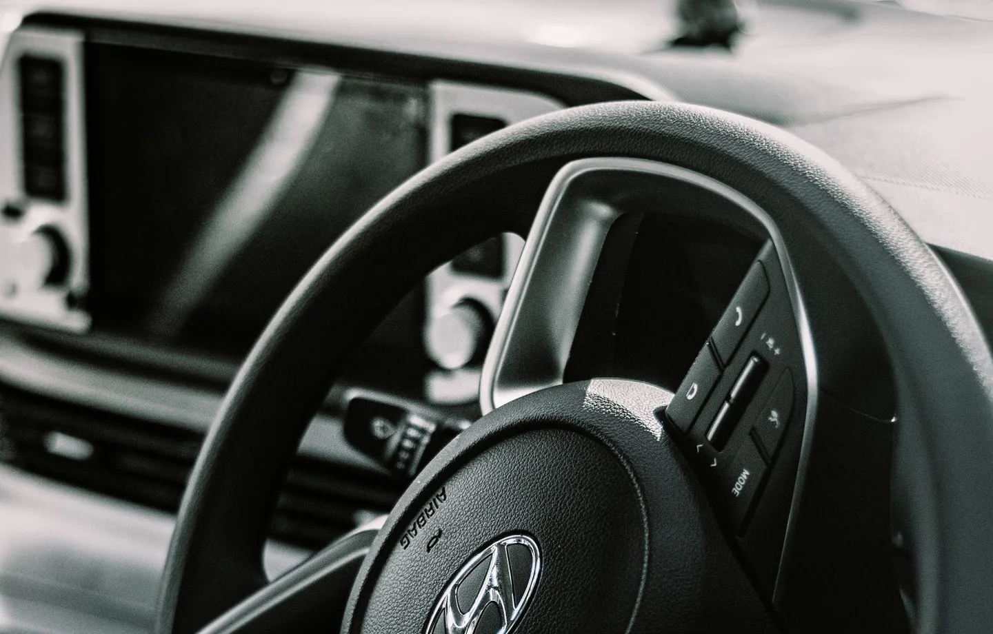 Steering wheel and vehicle instruments