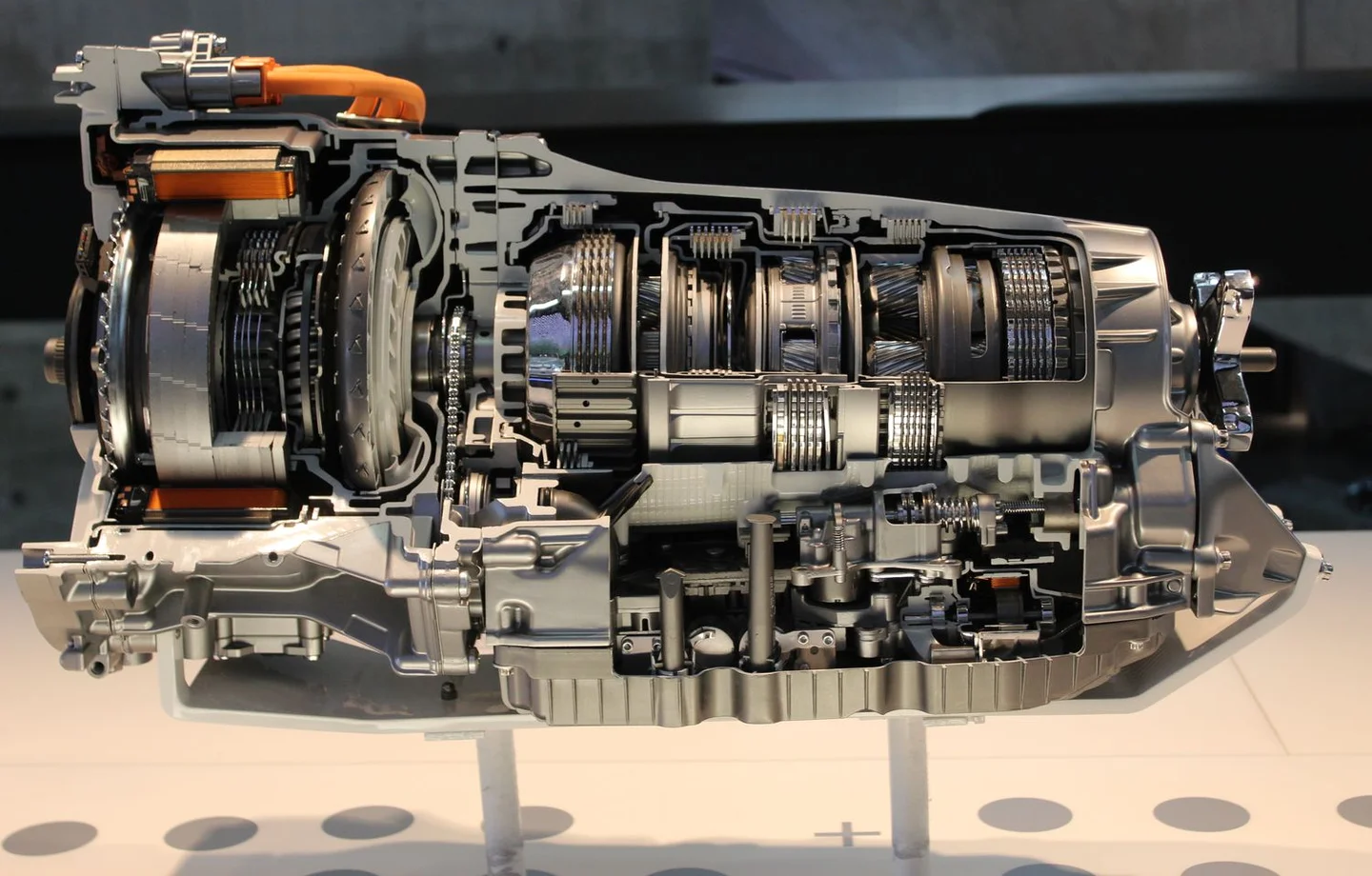 Cutaway display of transmission mechanisms